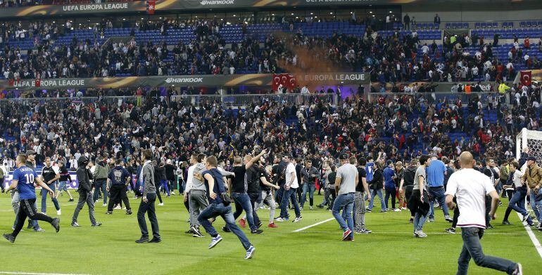 Imagenes de los incidentes del pasado jueves entre Besiktas y Olympique de Lyon