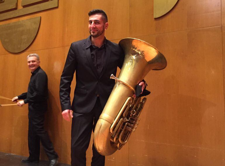 Miguel Franqueiro con su tuba