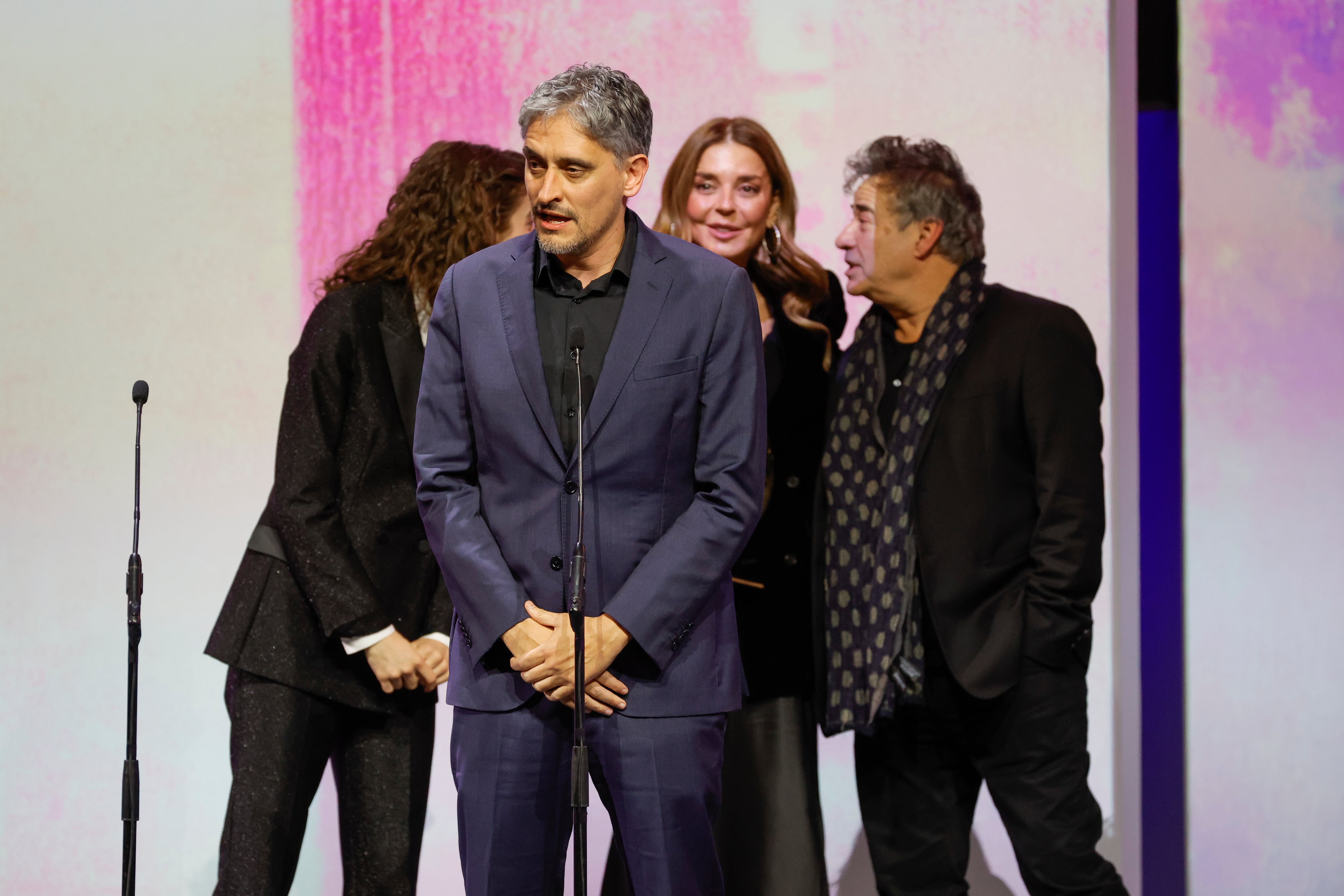 MADRID, 14/12/2024.- El director Marcel Barrena recibe el Forqué al cine en educación en valores por &quot;El 47&quot;, durante la gala de la 30 edición de los Premios José María Forqué, este sábado en Ifema, en Madrid. EFE/Zipi Aragón
