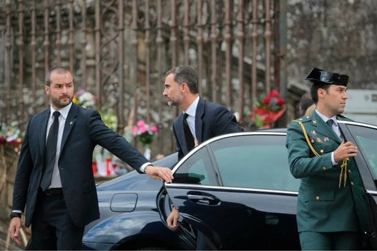 El príncipe Felipe a su llegada al funeral oficial por las víctimas del accidente ferroviario del pasado 24 de julio