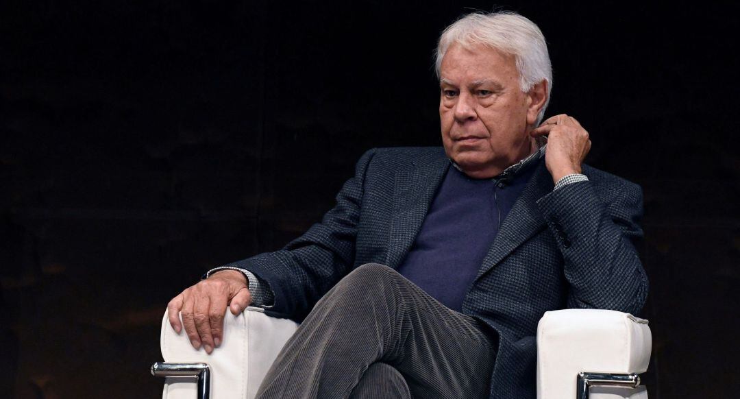 El expresidente del Gobierno Felipe González participa este jueves en la presentación de un estudio sobre &quot;Jóvenes, internet y democracia&quot; sobre el papel político que desempeñan las redes e intercambios en internet.