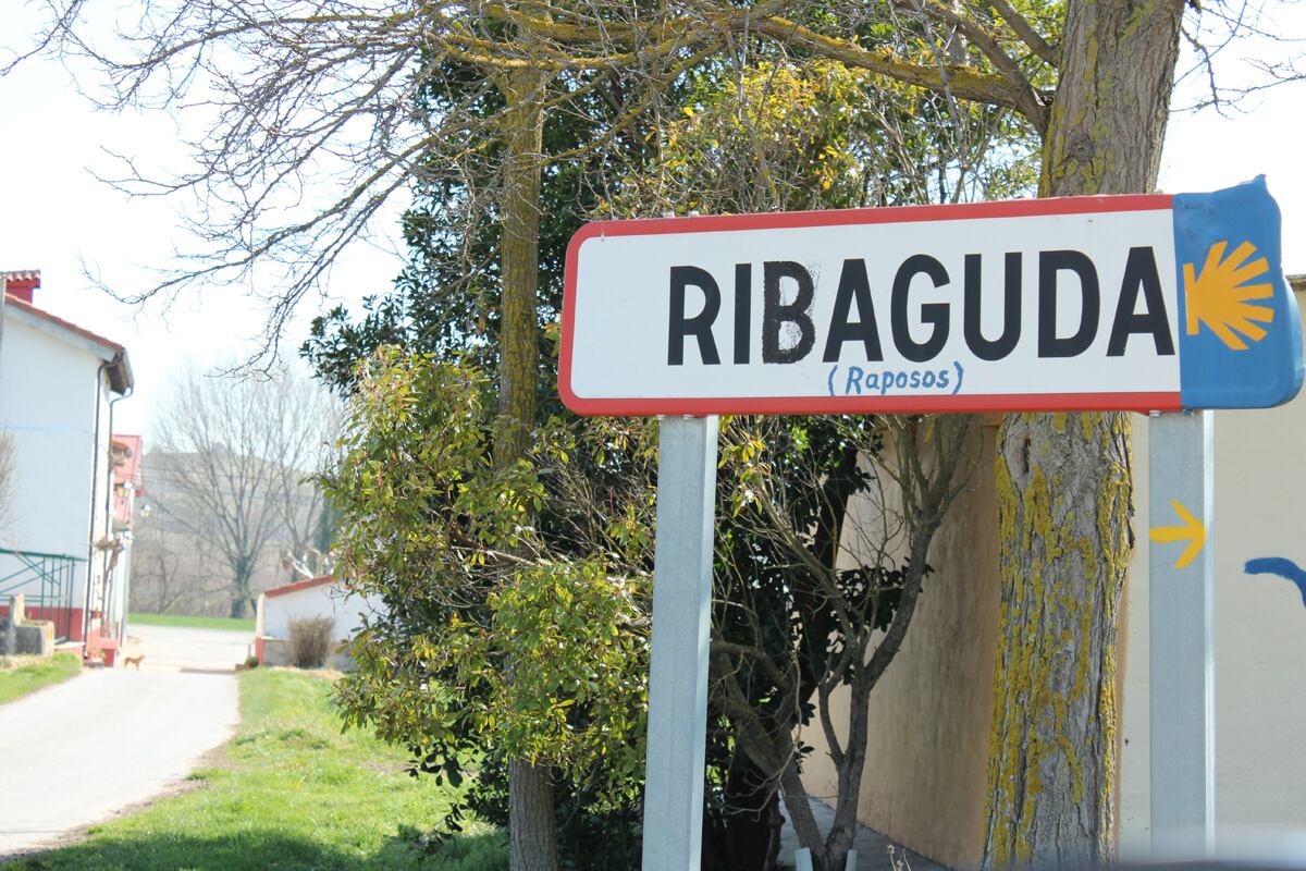 Entrada al pueblo de Ribaguda, en Álava