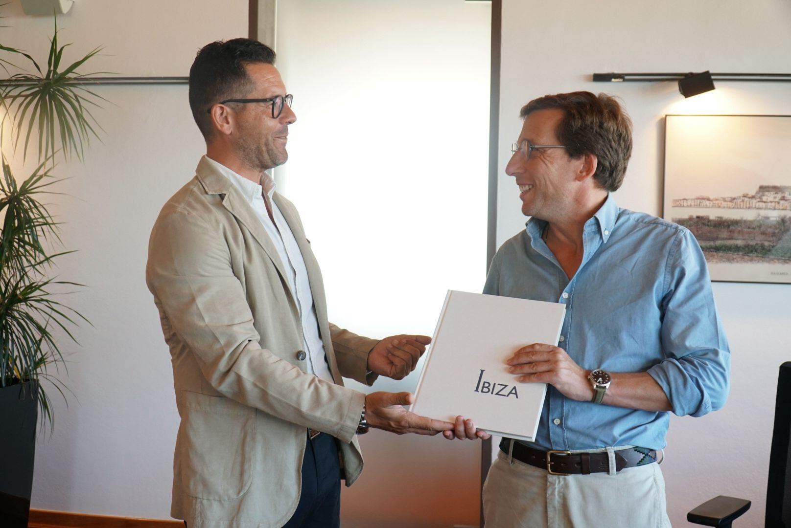 Matínez-Almeida y el alcalde de Ibiza