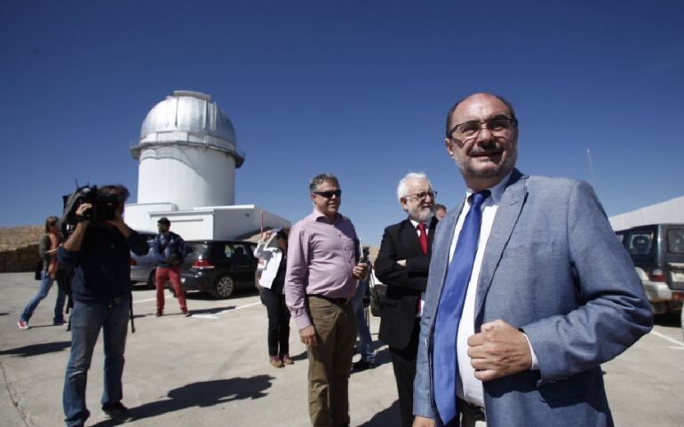 El presidente de Aragón durante su visita el Observatorio Astrofísico de Javalambre