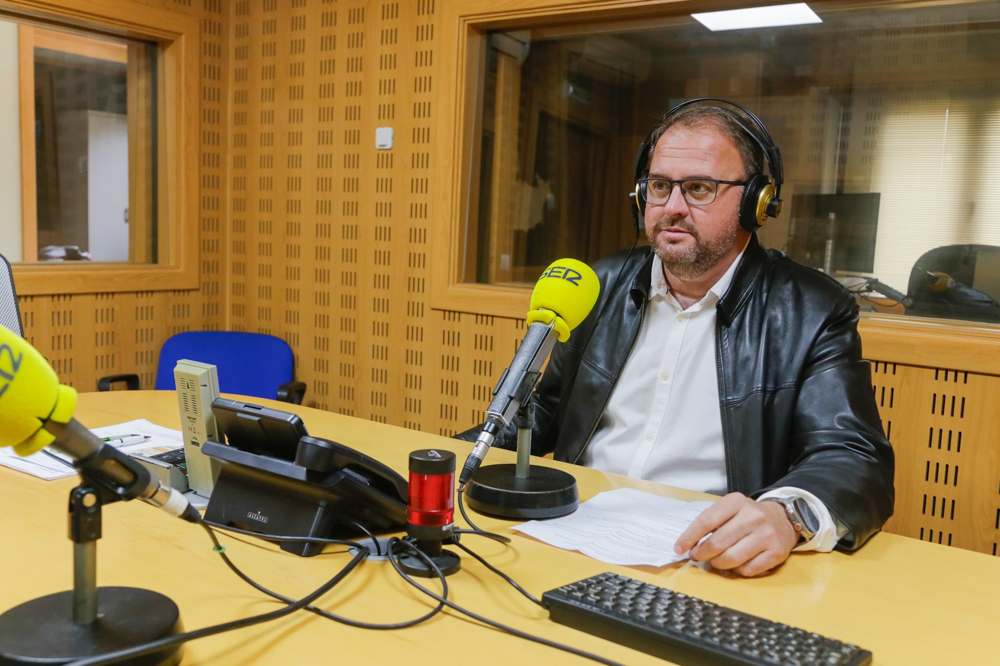 Antonio Rodríguez Osuna en los estudios de Ser Mérida