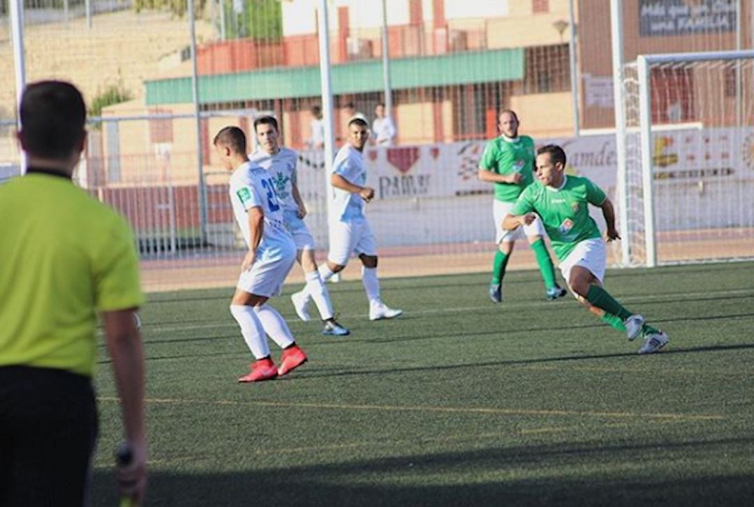 Imagen del partido entre el Úbeda CF y el Carolinense CD