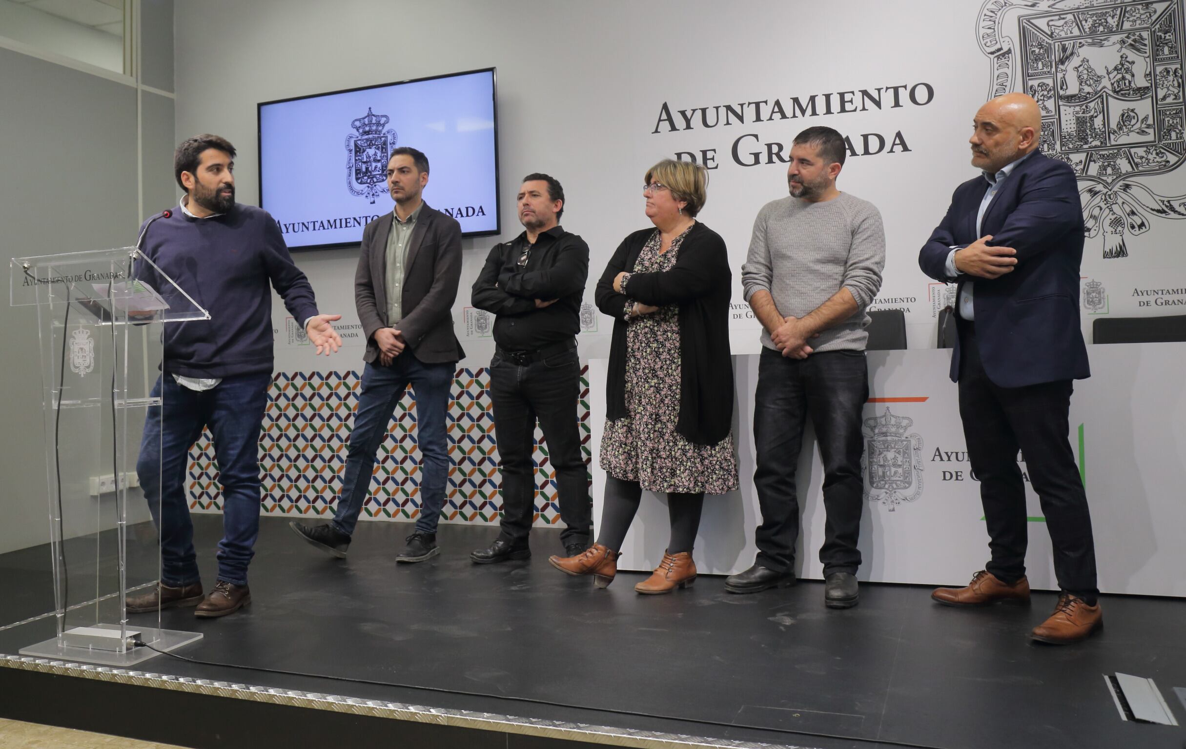 Unidad en el Ayuntamiento de Granada con comerciantes, consumidores y sindicatos para defender una libertad de horarios comerciales limitada solo a la Alhambra y al Albaicín y solo en determinados meses turísticos del año