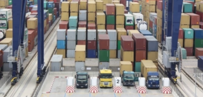 Imatge parcial de l'actual terminal de contenidors Best a Barcelona