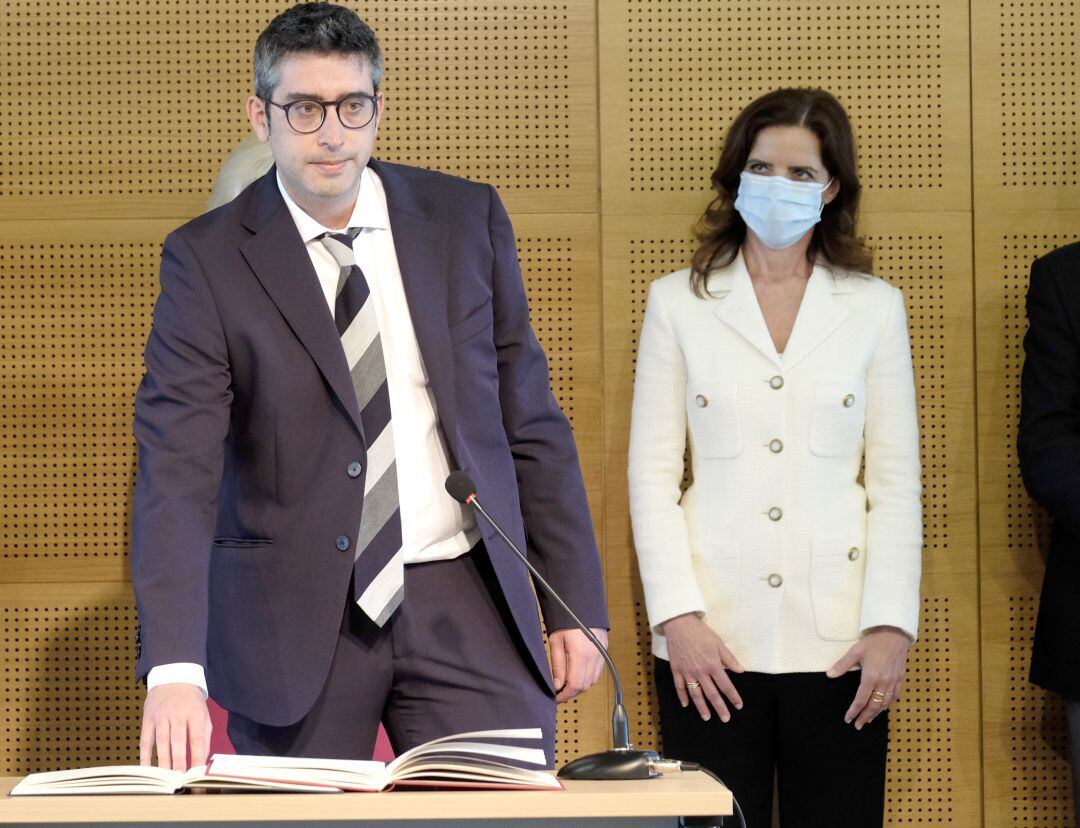 Alberto Burgos en el momento de tomar posesión como director general de Industria de la Junta de Castilla y León