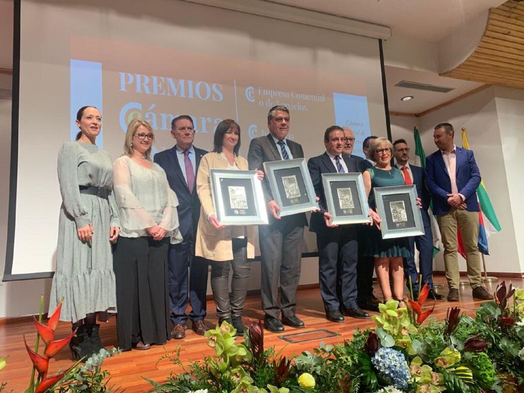 Premiados y autoridades políticas.
