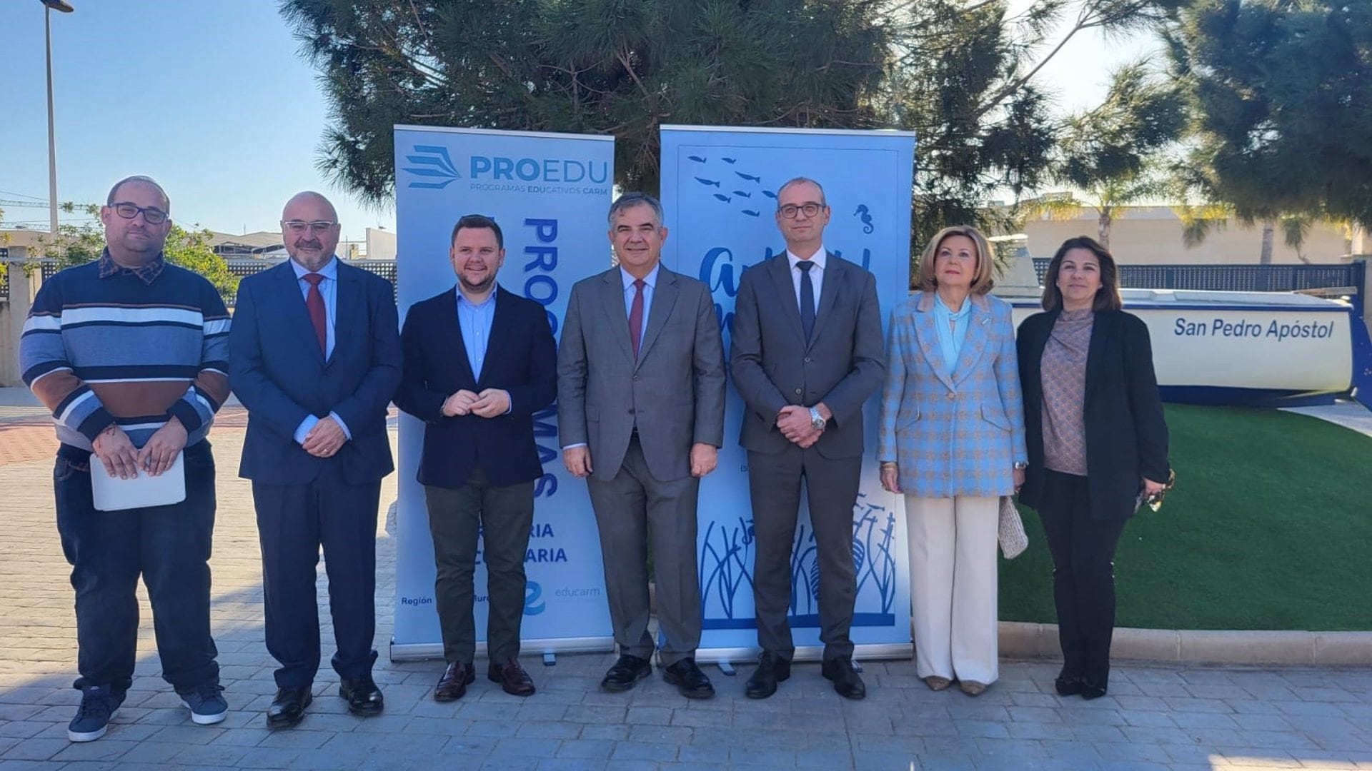 El consejero de Medio Ambiente, Universidades, Investigación y Mar Menor, Juan María Vázquez, y el de Educación y Formación Profesional, Víctor Marín, antes de presentar el programa de divulgación y sensibilización medioambiental ‘Aula del Mar Menor&#039;