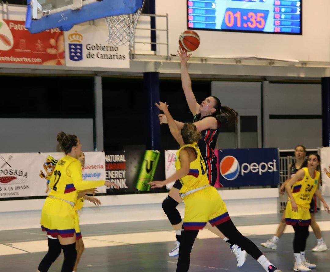 Uno de los lanzamientos del Magec Tías contra la Violencia de Género.