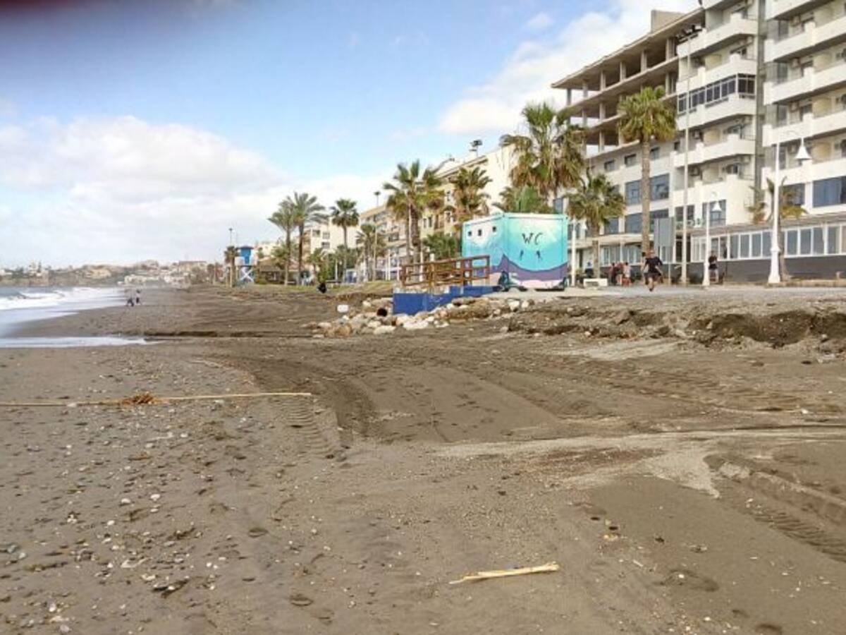 Una docena de playas de Málaga recibirán aportes de arena tras Semana Santa