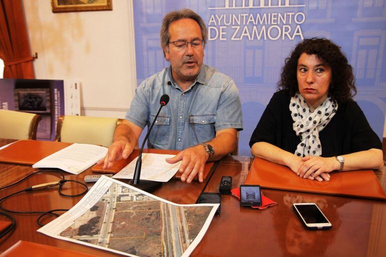 Francisco Guarido y María José González en la presentación del proyecto del centro destinado a las organizaciones sociales