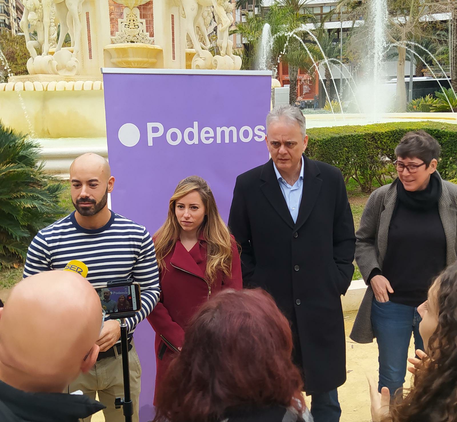 López, junto con María Teresa Pérez, Héctor Illueca y Pilar Lima antes del Consejo Ciudadano celebrado en Alicante