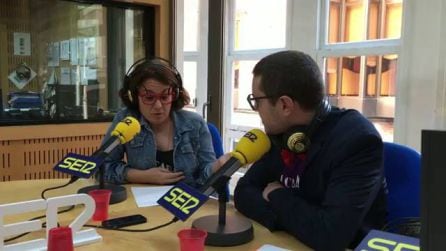 Pilar Sola y Emmanuel Vizcaíno en una de sus apariciones en Hoy por hoy.