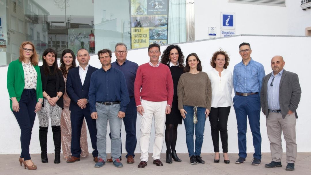 Juan Pablo Sánchez Palacios, en el centro de la imagen, con el resto de la candidatura del PP a las pasadas Municipales.