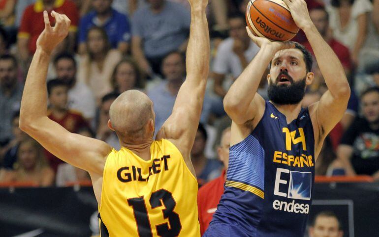 Mirotic tira un triple frente a Bélgica