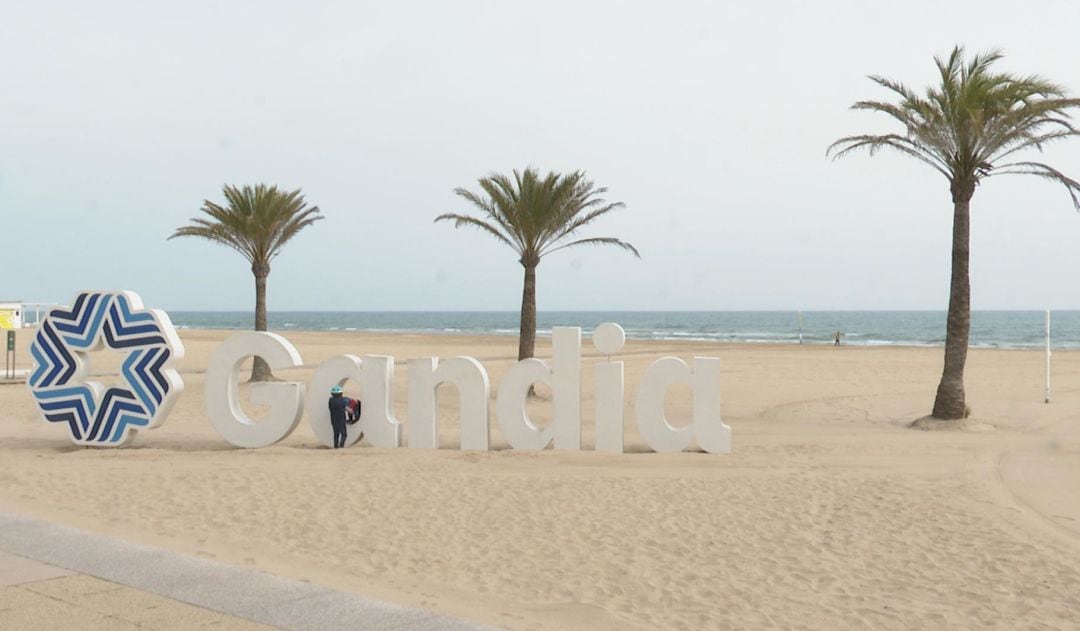 Playas y terrazas vacías en Gandia (Valencia) esta Semana Santa. 
 