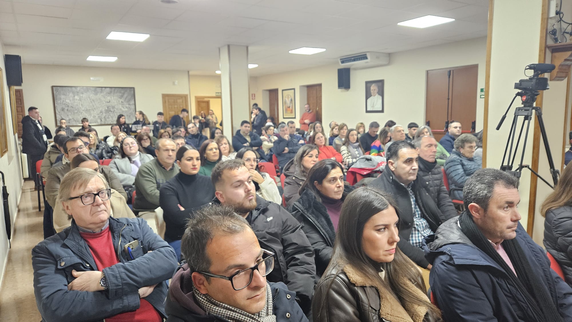 Público asistente a la presentación de Cartel Oficial de la Semana Santa de Jódar 2026