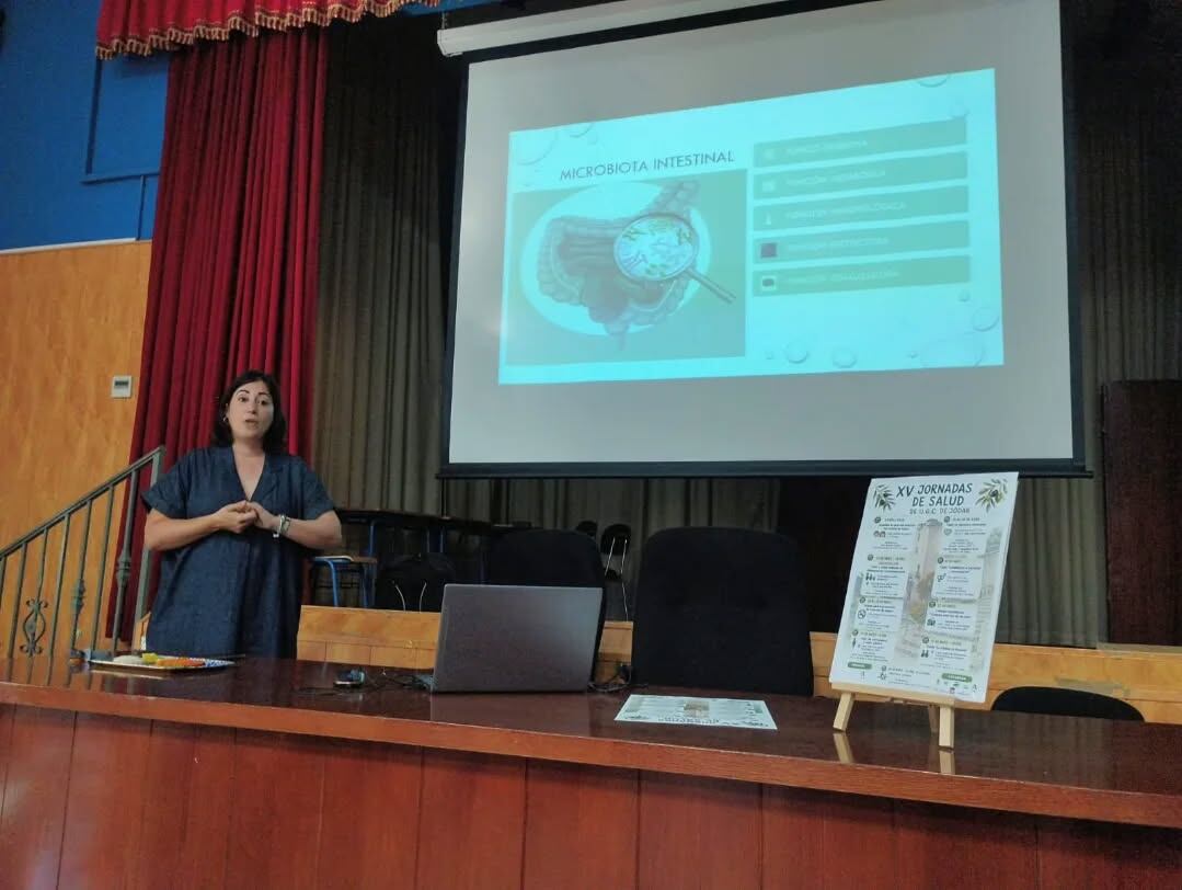 Momento de la intervención de Natacha Caballero Goméz en la charla sobre Alimentación Complementaria, por la Asociación Mamá Galduria