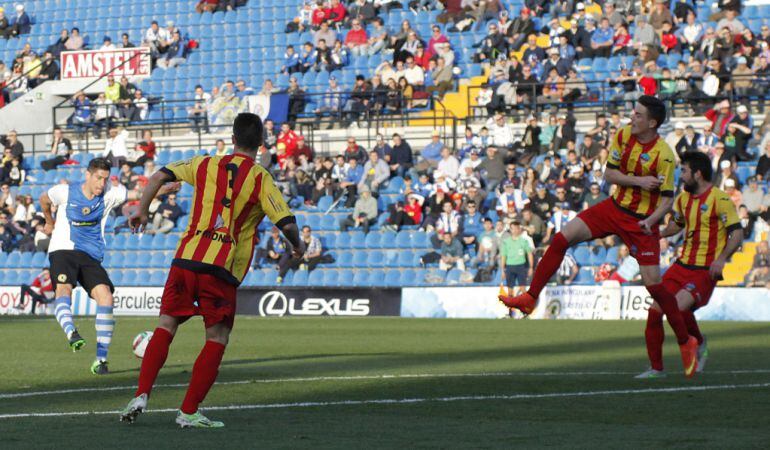 Yerai en el momento de lograr el primer gol del partido