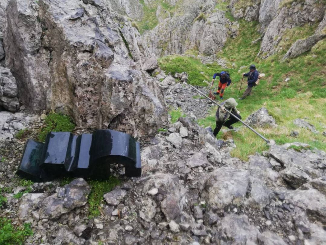 El pasado mes de junio, un vecino encontró la escultura a unos 500 metros de la cumbre del Aratz