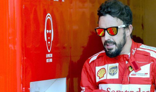 SUKI036. Austin (Usa), 31/10/2014.- Spanish Formula One driver Fernando Alonso of Scuderia Ferrari walks out pit lane after the 2nd practice session during the first practice session at the Circuit of the Americas, in Austin, Texas, USA, 31 October 2014. 