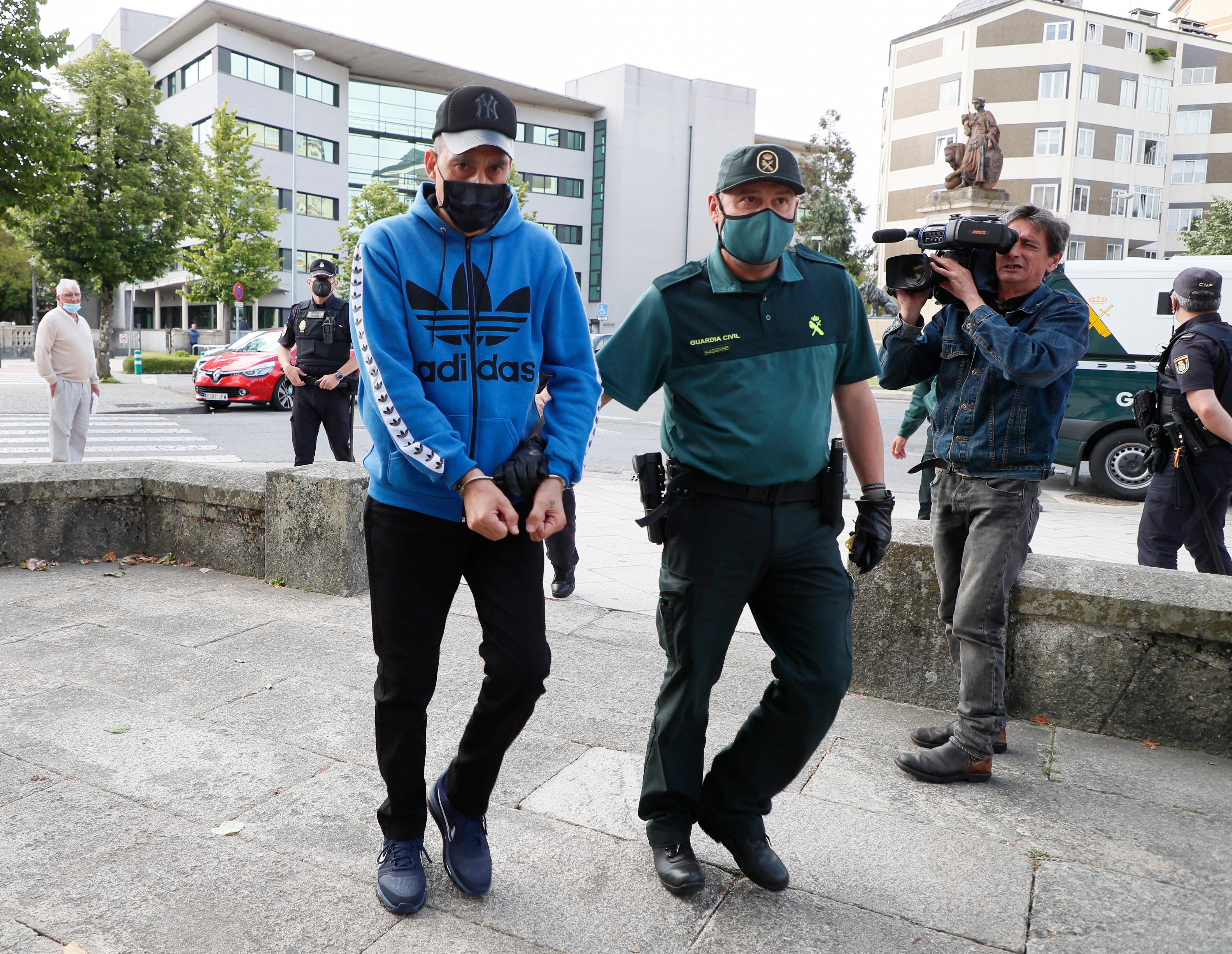 Javier Belda, acusado confeso del crimen cometido en el 2020, en la entrada de la Audiencia Provincial