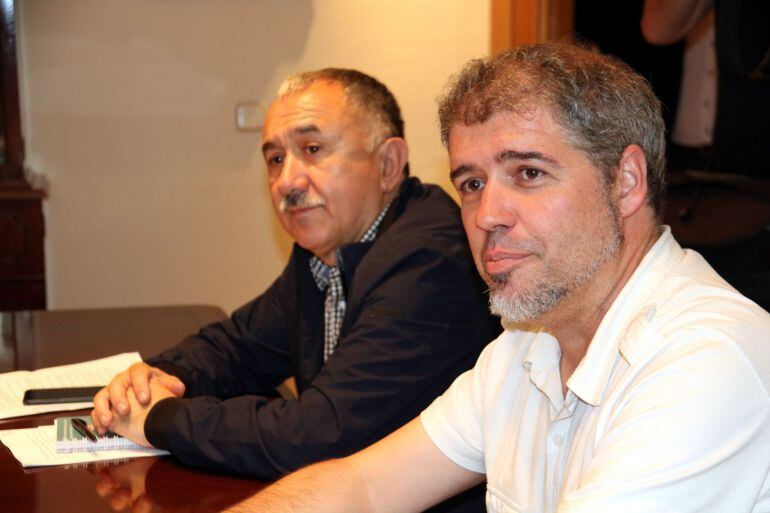 Unai Sordo (CCOO) y Josep Maria Álvarez (UGT), durante la reunión. 