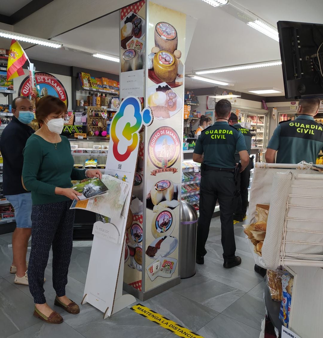 Punto de información turística en una estación de servicio de la provincia