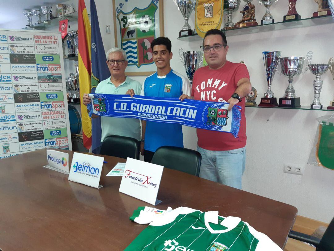 Pablo Giraldo durante su presentación como nuevo jugador del CD Guadalcacín  