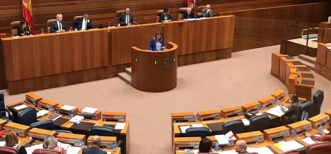 Imagen del hemiciclo durante el debate parlamentario sobre la eliminación de los aforamientos del Estatuto