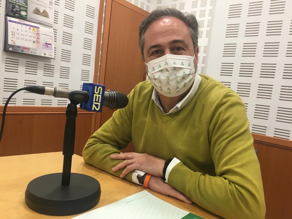 Ángel Pimentel en el estudio de Radio Córdoba