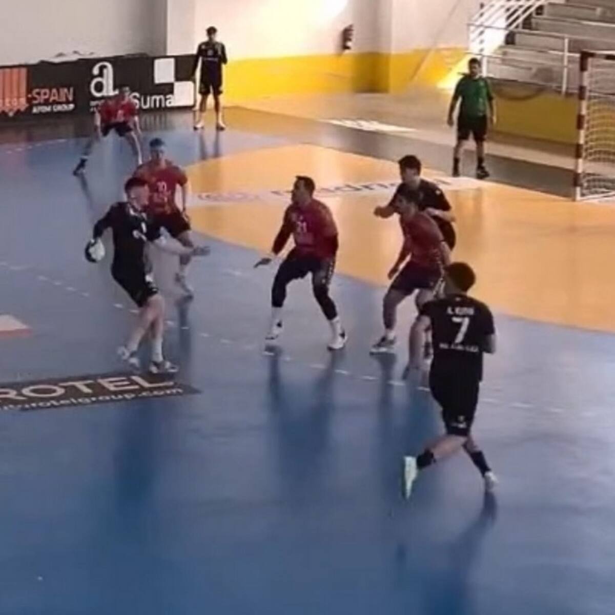 El Elda - C.E.E. cae ante el Servigroup Benidorm y ve frenada su reacción (28-37)