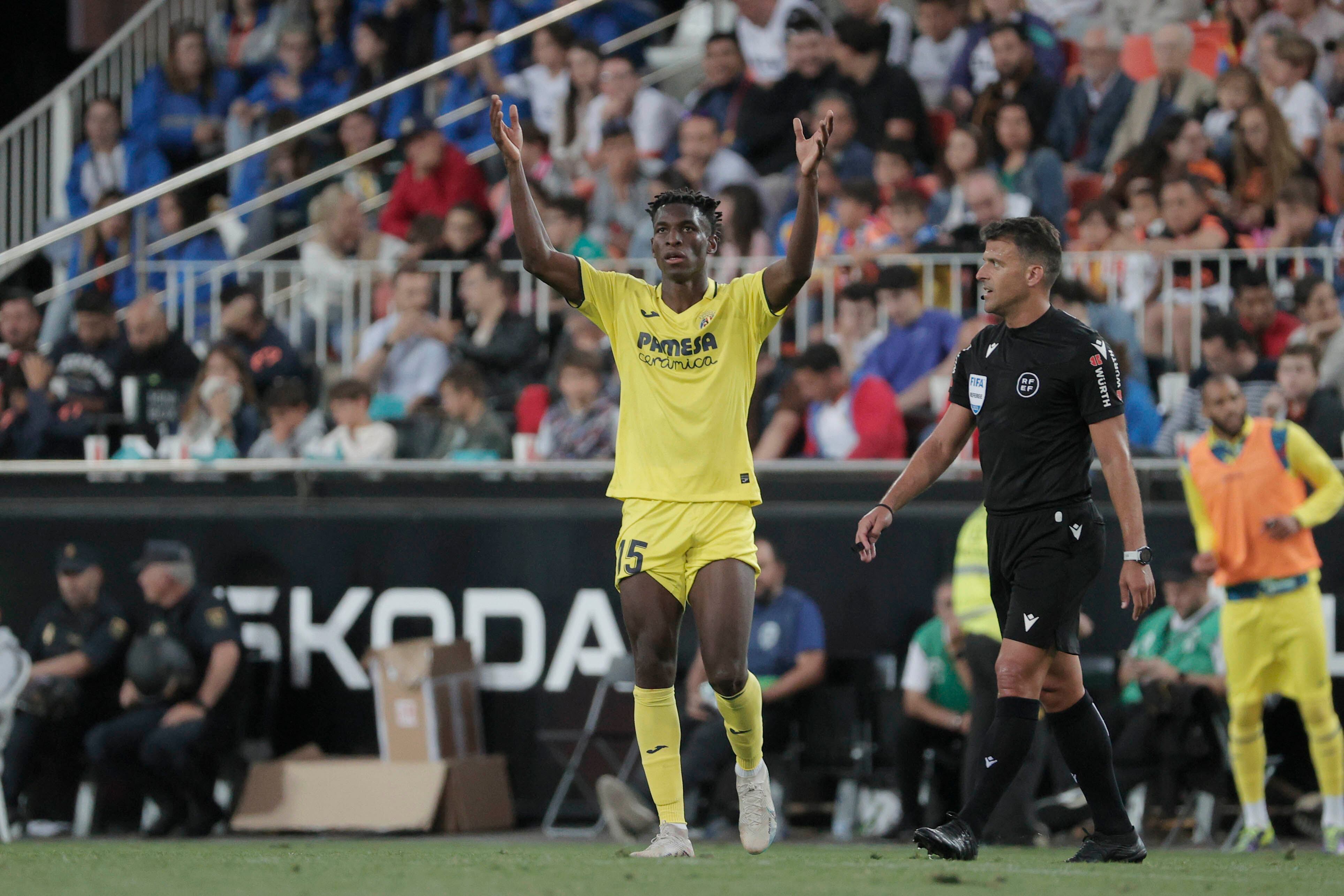 VALENCIA (ESPAÑA), 03/05/2023.- El delantero del Villarreal Nicolas Jackson durante el partido correspondiente a la jornada 33 de LaLiga Santander que disputan Valencia y Villareal este miércoles en el estadio de Mestalla, Valencia.- EFE/ Manuel Bruque
