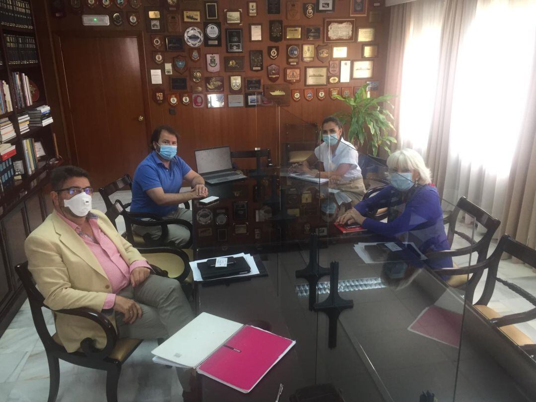 Imagen de la reunión con Teófila Martínez