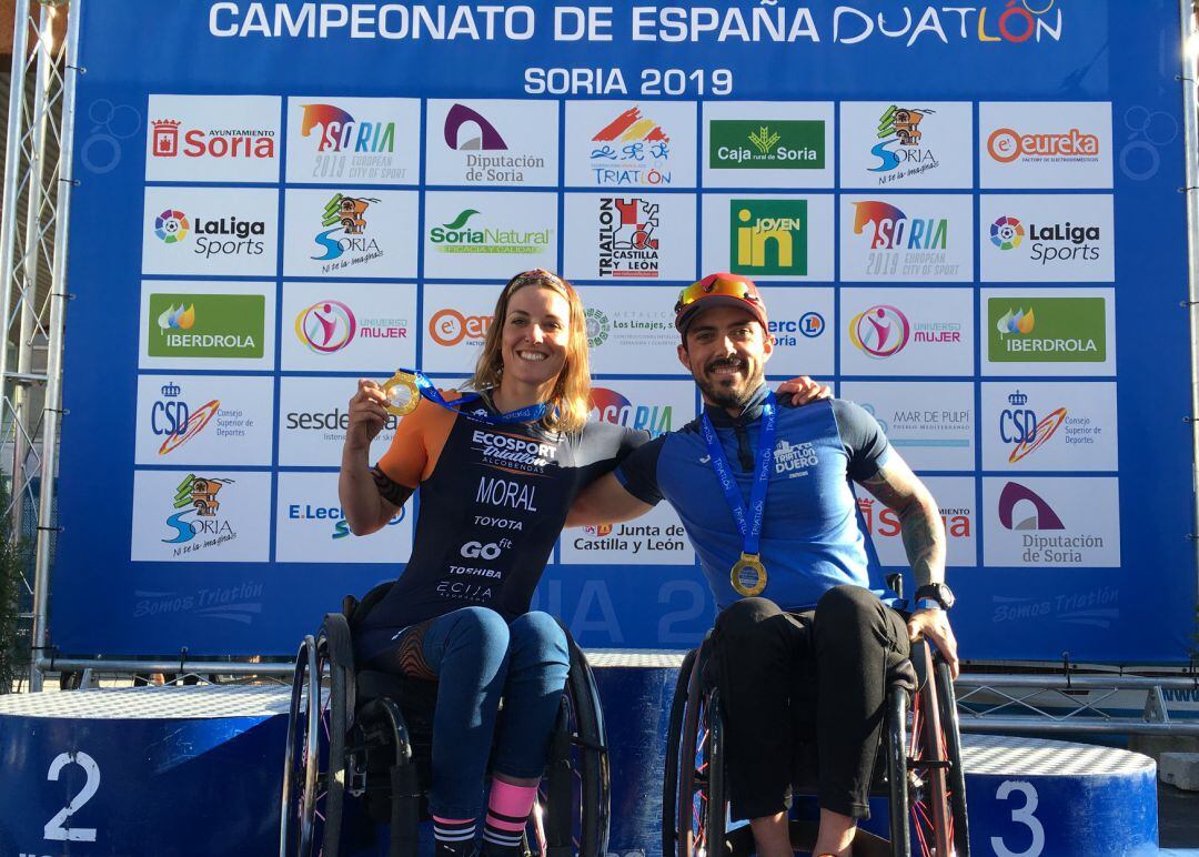 Iván Heras junto a Eva Moral, campeona femenina