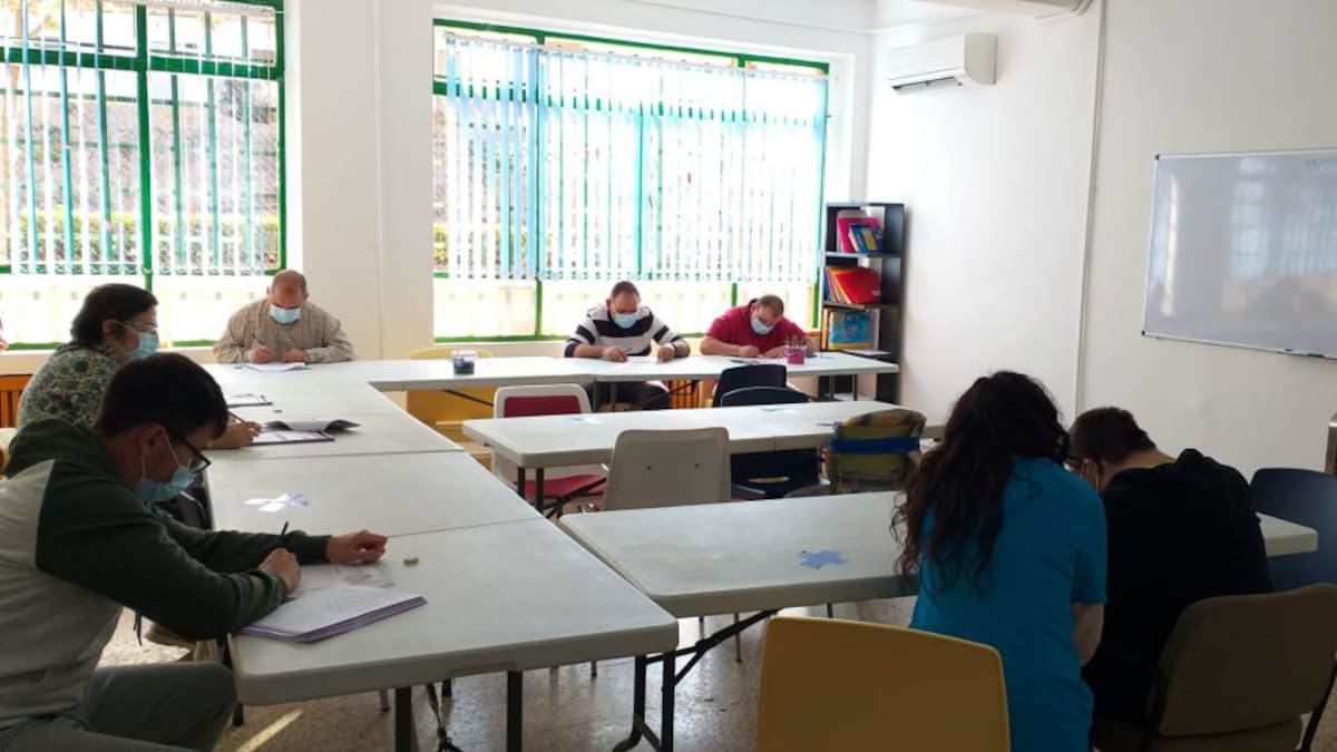 COCEMFE Iniesta retoma la atención presencial en grupos de 6 personas