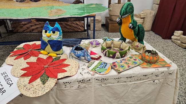 Algunos de los objetos elaborados por María Dolores Ruiz Marcos