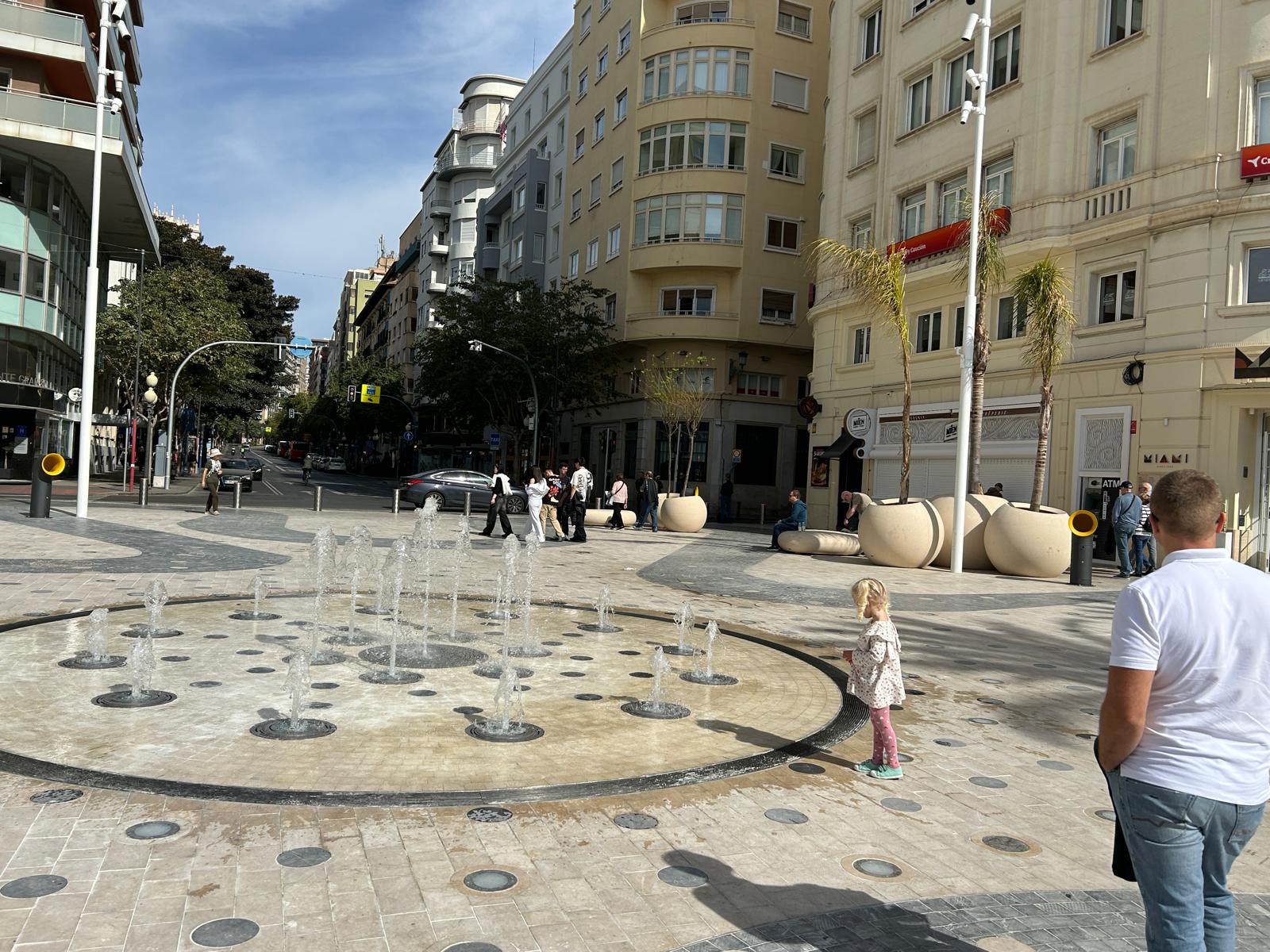 Plaza peatonal entre la Explanada y la Rambla