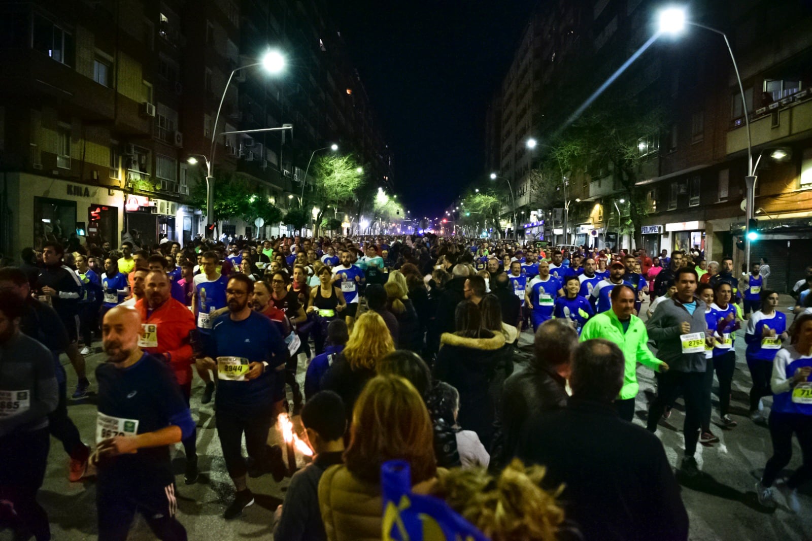 Excelente ambiente el que se vivió por las calles de Jaén con mucho público que animó constantemente a los corredores