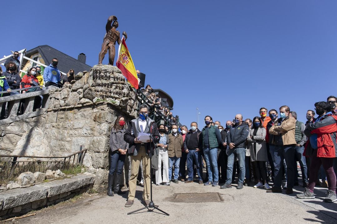 Una concentración en Navacerrada reclama la continuidad de tres de sus pistas de esquí  