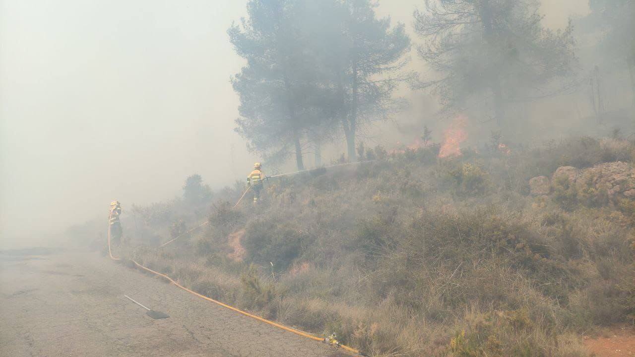 Operativo del Gobierno de Aragón contra el incendio declarado entre las provincias de Teruel y Castellón