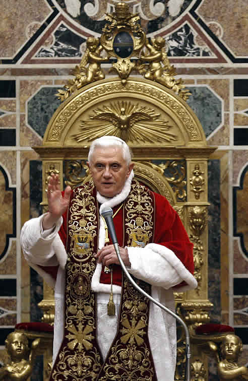 Benedicto XVI, durante una audiencia con el cuerpo diplomático en el Vaticano