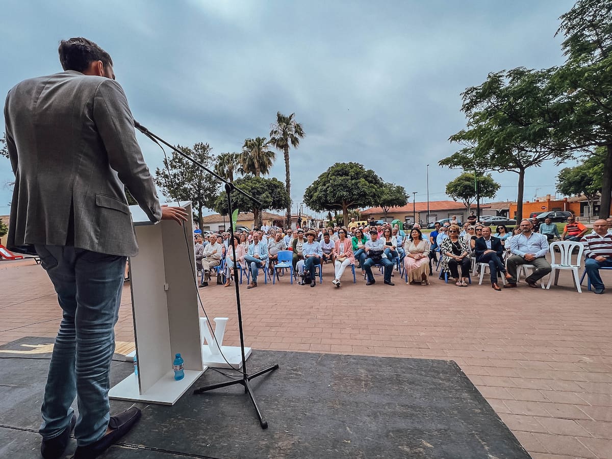 Políticos que trabajan para hacer más ricos a los ricos y otros que hacen menos pobres a los pobres