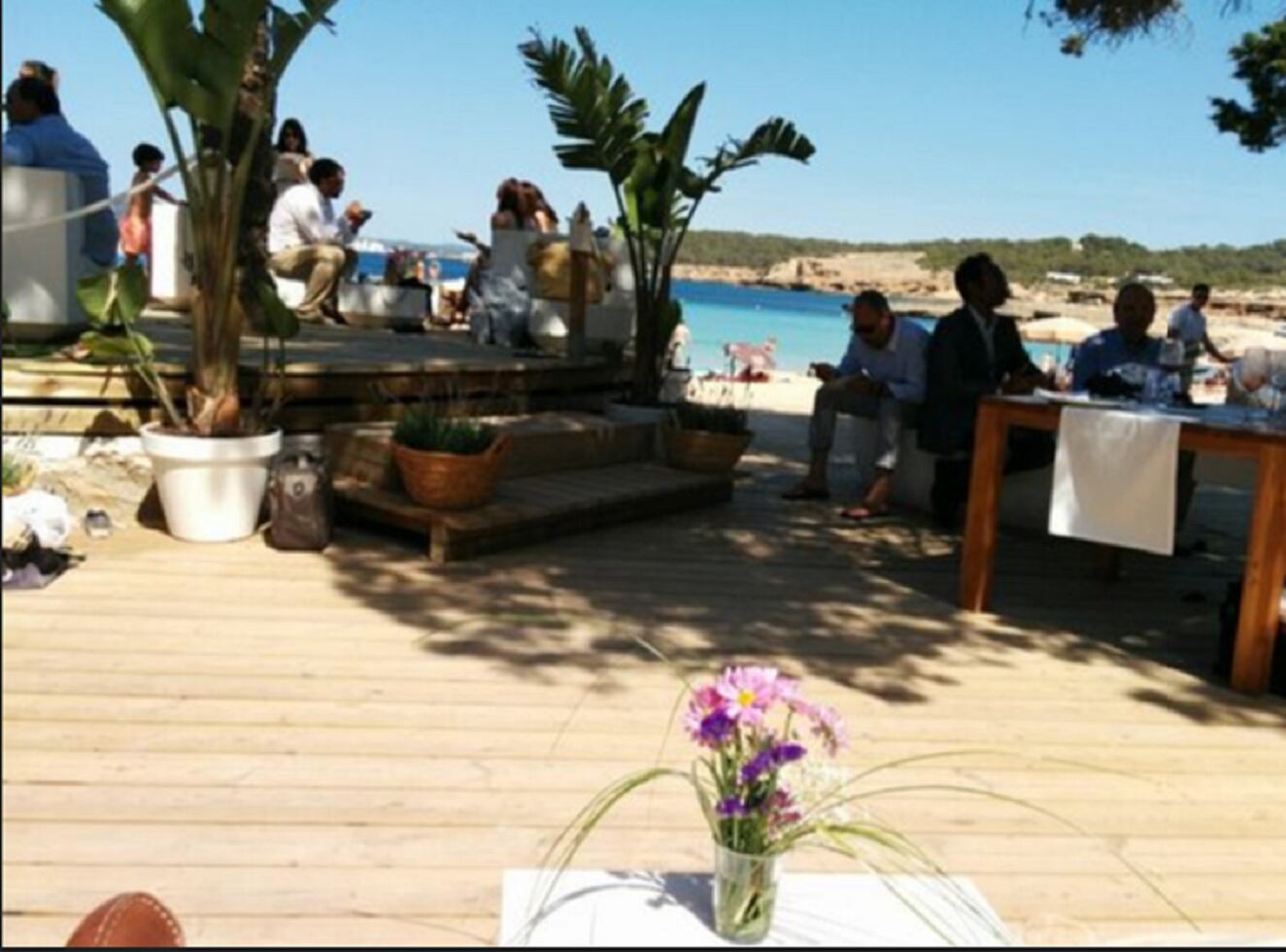 Imagen de un &#039;beach club&#039; en la isla de Ibiza