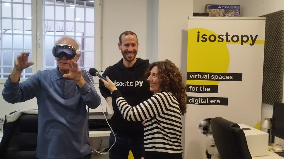 Juanjo Millás se pasa al otro lado de la realidad con las gafas de Apple