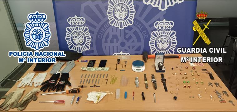 Objetos intervenidos a una banda especializada en asalto a domicilios