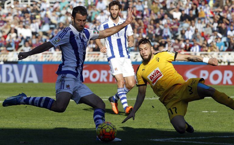 Agirretxe dispara a puerta ante Juncá